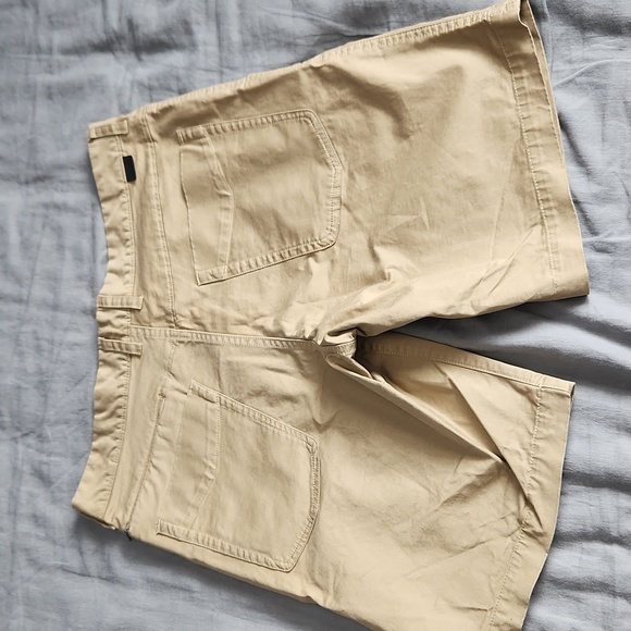 North face sz34 khaki shorts - Picture 2 of 6